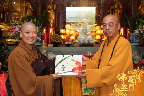 「中国佛教」台湾中国佛教会理事长圆宗长老一行莅临进明寺