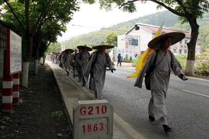 「佛教」行脚手记第二天：210国道上的禅七之旅