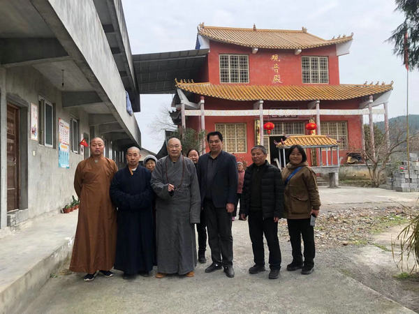 「怀化」圣辉法师为怀化政策法规培训班传达中佛协十代会精神并走访偏远山区寺院 「怀化」圣辉法师为怀化政策法规培训班传达中佛协十代会精神并走访偏远山区寺院