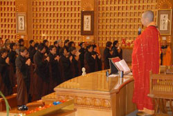 「八关斋戒」澳洲南天寺八关斋戒法会 戒子如仪受戒沐祥和法喜