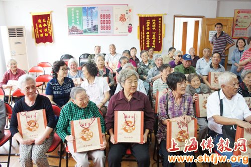 「中秋节」明月中秋佛家心 沉香阁中秋慰问社区老人