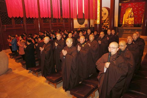 「佛教」浙江炉峰禅寺、戒珠讲寺等五寺共同为全山僧众职工启建祈福法会