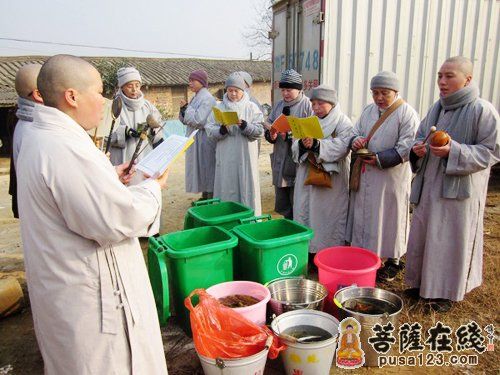 「佛教」湖南东山古寺法师前往伍市等地举行放生法会