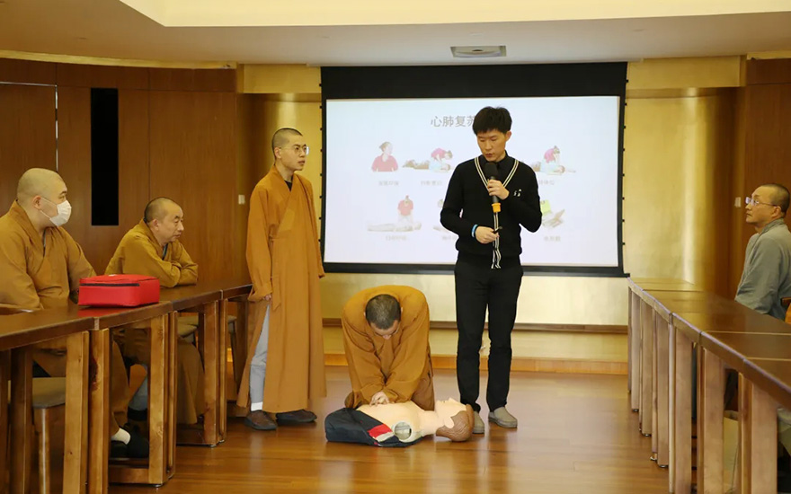 「南普陀寺」救心在行动 | 南普陀寺中医院开展AED设备急救培训课程 「南普陀寺」救心在行动 | 南普陀寺中医院开展AED设备急救培训课程