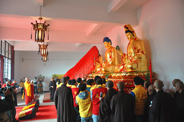 「西方三圣」山东省博山正觉寺隆重举行西方三圣殿暨圣像开光庆典