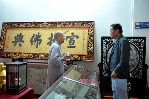 「刘长乐」凤凰卫视董事局主席刘长乐一行到广东韶关南华禅寺参访