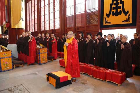 「乾隆大藏经」浙江宁波居士团专赴绍兴炉峰寺赠送乾隆大藏经