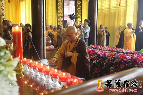 「佛教」上海万佛阁举行新量长老尼追思法会暨告别仪式
