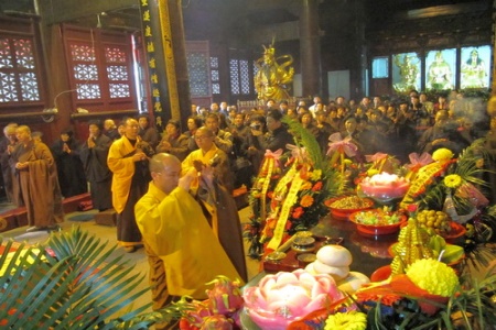 「普济寺」普陀山佛协在普济寺举行纪念深日法师诞辰107周年法会