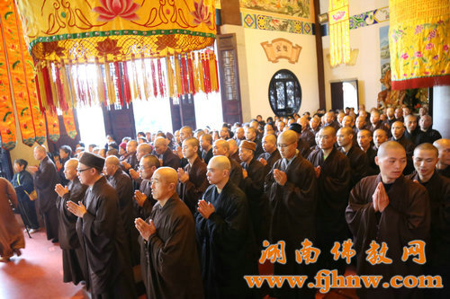 「佛教」湖南省佛教协会2015年传授二部僧戒法会广法寺(男众)举行结界洒净 「佛教」湖南省佛教协会2015年传授二部僧戒法会广法寺(男众)举行结界洒净