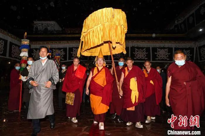「大昭寺」十一世班禅大昭寺礼佛 开启回藏佛事和社会活动