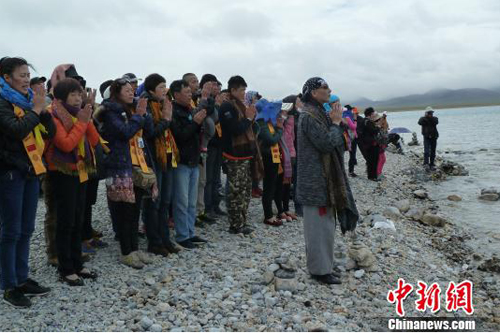 「佛教」福建高僧率朝圣团进藏 纳木错湖畔祈福