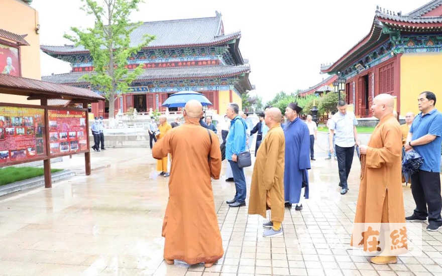 「佛教」青岛市佛道教领导班子前往胶州慈云寺推进“四进”观摩活动 「佛教」青岛市佛道教领导班子前往胶州慈云寺推进“四进”观摩活动
