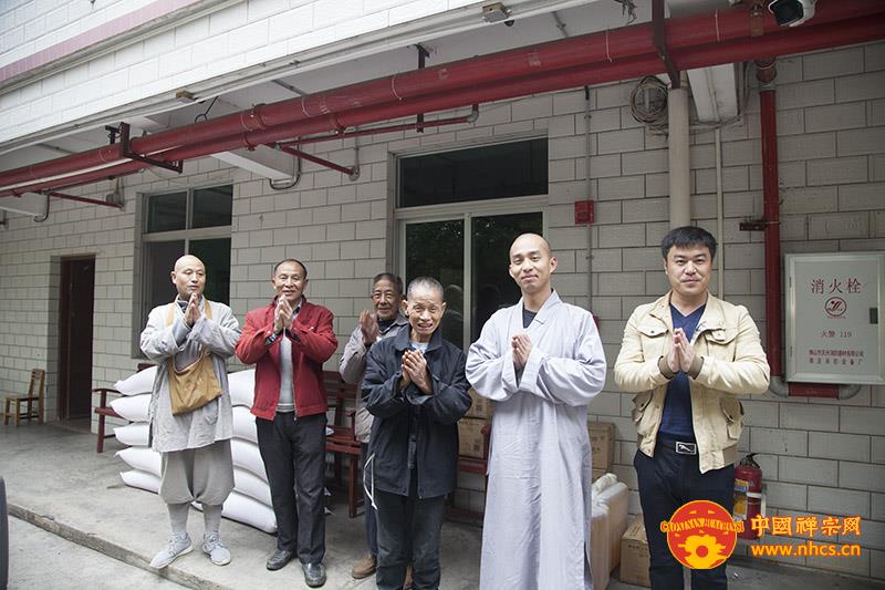 「佛教」寒冬挡不住佛光的温暖
