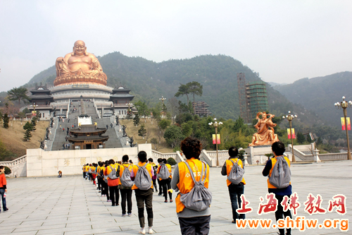 「佛教」上海浦东小普陀寺三步一拜朝圣雪窦山功德圆满