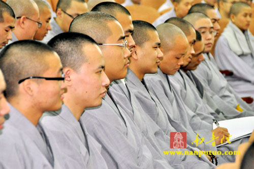 「济群法师」济群法师应邀到闽南佛学院为学僧做讲座