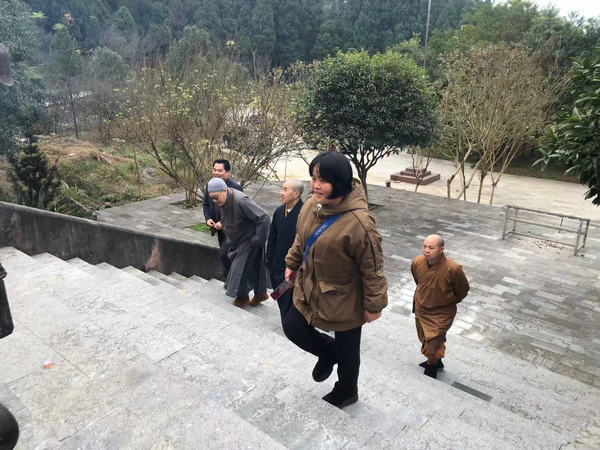 「怀化」圣辉法师为怀化政策法规培训班传达中佛协十代会精神并走访偏远山区寺院 「怀化」圣辉法师为怀化政策法规培训班传达中佛协十代会精神并走访偏远山区寺院