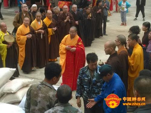 「佛教」广东南华禅寺为甘肃省清水县民安寺捐赠16吨物资