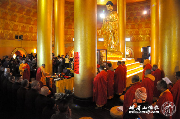 「佛教」四川峨眉山金顶华藏寺举行阿弥陀佛殿华严三圣像开光法会