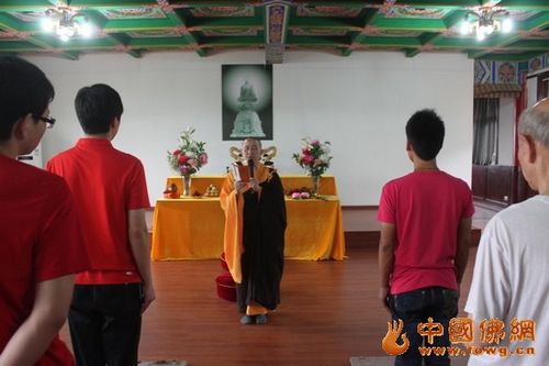 「佛教」重庆华岩寺隆重举行皈依法会