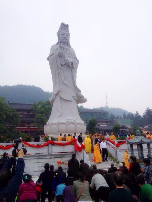「潜山」湖北咸宁潜山寺今日举行露天观音开光法会