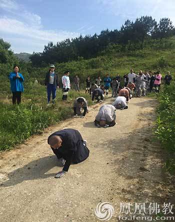 「九华山」湖北武汉黄陂白龙寺法师三步一拜朝礼九华山