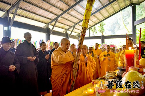 「佛教」峨眉山报国寺举行惟清长老追思法会