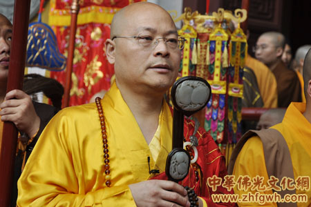 「佛教」光泉法师荣膺杭州灵隐寺方丈 中国佛教协会会长传印长老送座