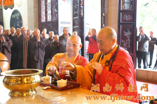 「佛教」湖南省佛教协会2015年传授二部僧戒法会广法寺(男众)举行结界洒净 「佛教」湖南省佛教协会2015年传授二部僧戒法会广法寺(男众)举行结界洒净