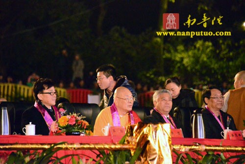 「佛教」“梵韵昭山·佛佑神州”佛乐焰火晚会在湖南湘潭市昭山示范区隆重开幕