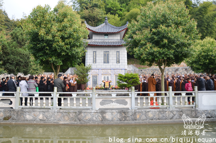 福建省福鼎市太姥山平兴寺于清明节举办祭祖扫塔法事活动 福建省福鼎市太姥山平兴寺于清明节举办祭祖扫塔法事活动