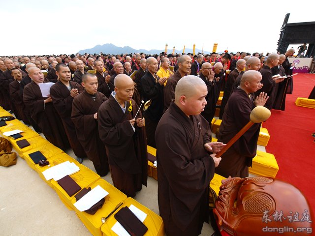 「佛教」佛诞日 庐山东林寺举行东林大佛装藏祝圣法会(组图) 「佛教」佛诞日 庐山东林寺举行东林大佛装藏祝圣法会(组图)