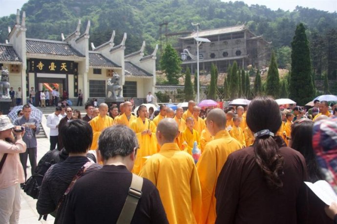 「红安」武汉归元护生群联合红安天台寺举行大型放生法会 「红安」武汉归元护生群联合红安天台寺举行大型放生法会