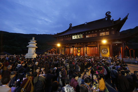 「佛教」浙江绍兴炉峰禅寺举行2016年千人拜山法会