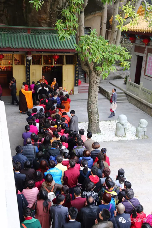「福建厦门」福建厦门虎溪岩寺举行千人团拜祈福法会