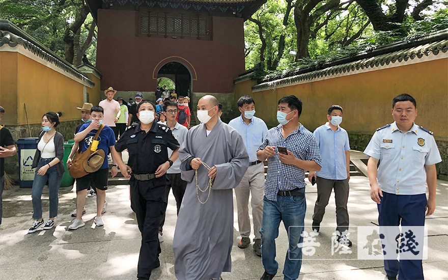 「普陀山」普陀山佛教协会联合多部门检查全山寺院常态化疫情防控和安全保障工作 「普陀山」普陀山佛教协会联合多部门检查全山寺院常态化疫情防控和安全保障工作