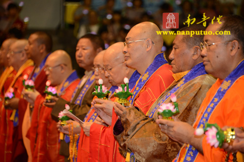 「佛教」庆祝澳门回归十五周年祈福法会圆满闭幕万人传灯祈福 「佛教」庆祝澳门回归十五周年祈福法会圆满闭幕万人传灯祈福