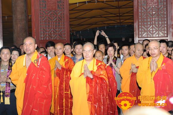 「慧能大师」广东南华禅寺为六祖惠能、憨山、丹田三位大师的真身更换法衣法会盛况空前