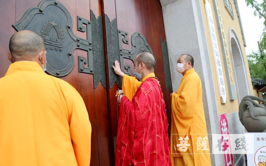 「疫情」上海西林禅寺恢复开放首日全力落实疫情防控措施 「疫情」上海西林禅寺恢复开放首日全力落实疫情防控措施