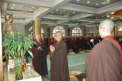 「出家」山西五台山普寿寺735位出家众依于佛制结夏安居