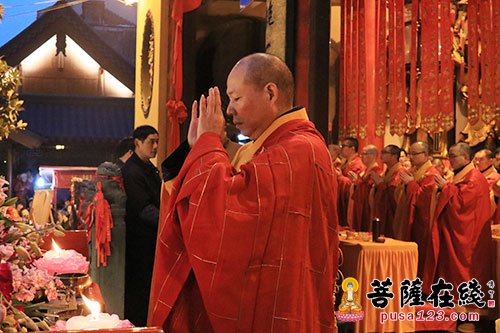 「摄影」玉佛供天 祈福如愿 消弥灾难 法喜充满