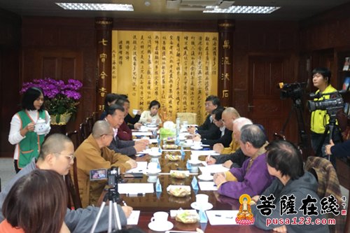 「佛教」三语系座谈会：承古人使命 扬中国佛教