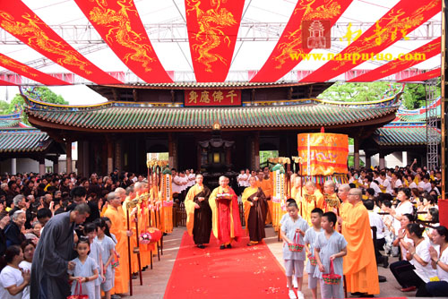 「南普陀寺」福建厦门南普陀寺隆重举行2016年浴佛法会 「南普陀寺」福建厦门南普陀寺隆重举行2016年浴佛法会
