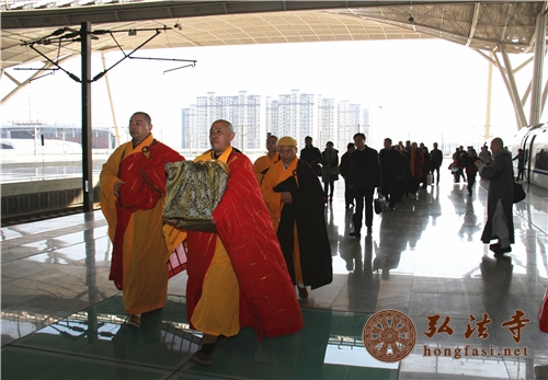 「浠水」广东深圳弘法寺隆重举行恭送本焕长老舍利赴湖北浠水胜乘寺永久安奉法会