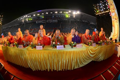 「佛教」慈光指引：2013万众普佛供灯祈福大典在深圳弘法寺隆重举行