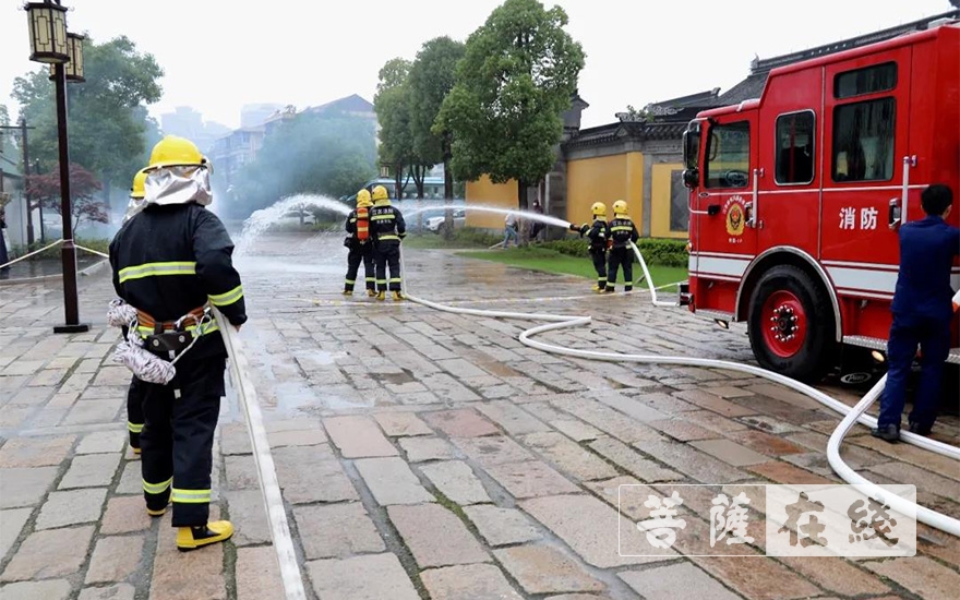 「消防」泰州宗教活动场所消防应急救援演习活动在南山律寺举行