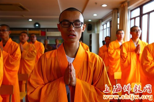「佛教」上海佛学院隆重举行2015级新僧开学典礼