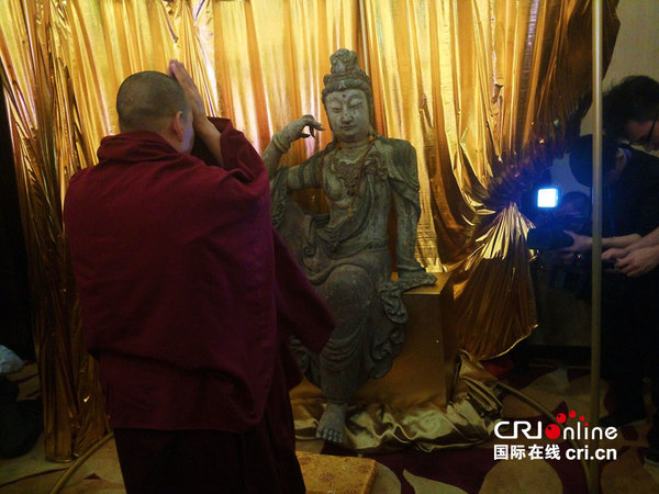 「佛教」唐代木质观音菩萨坐像回归中国 高达1.86米 「佛教」唐代木质观音菩萨坐像回归中国 高达1.86米