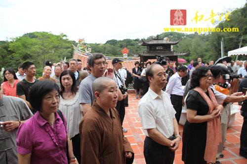 「金门」两岸嘉宾共同参加金门海印寺大雄宝殿落成剪彩 「金门」两岸嘉宾共同参加金门海印寺大雄宝殿落成剪彩