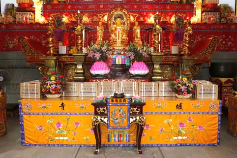 「乾隆大藏经」浙江宁波居士团专赴绍兴炉峰寺赠送乾隆大藏经
